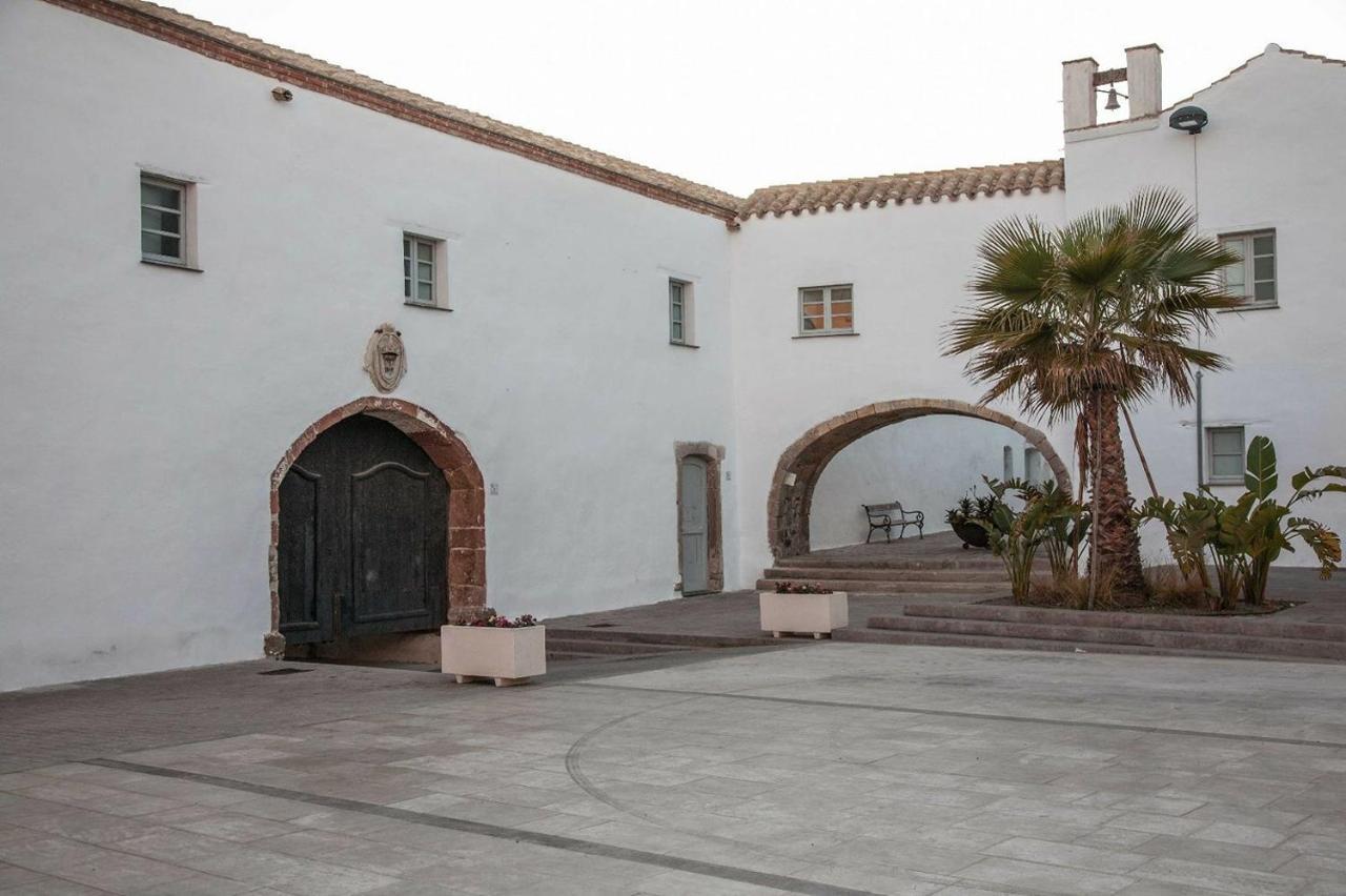 Le Due F Apartment Portoscuso Luaran gambar